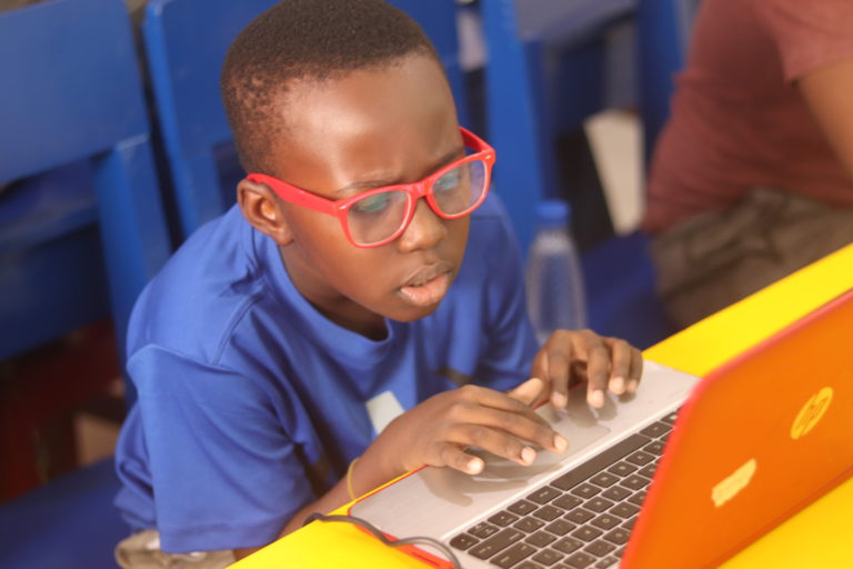 Read more about the article 5 Reasons Why Your Kids Should Learn Online